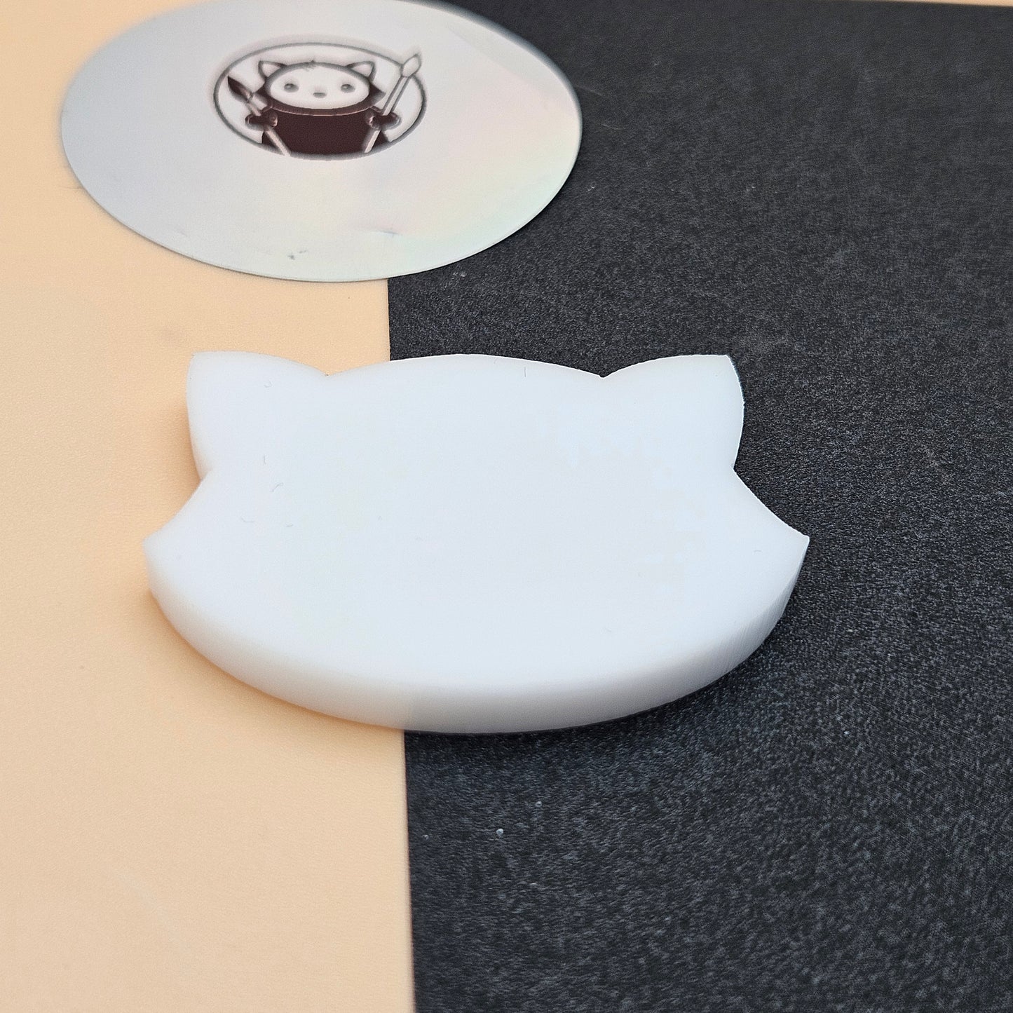 Thick acrylic sheet swatch - white