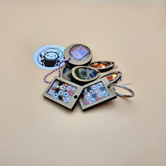 Pour & Sparkle: Keychain Magic in Minutes