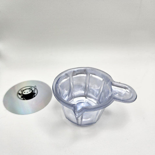 Single use mixing cup