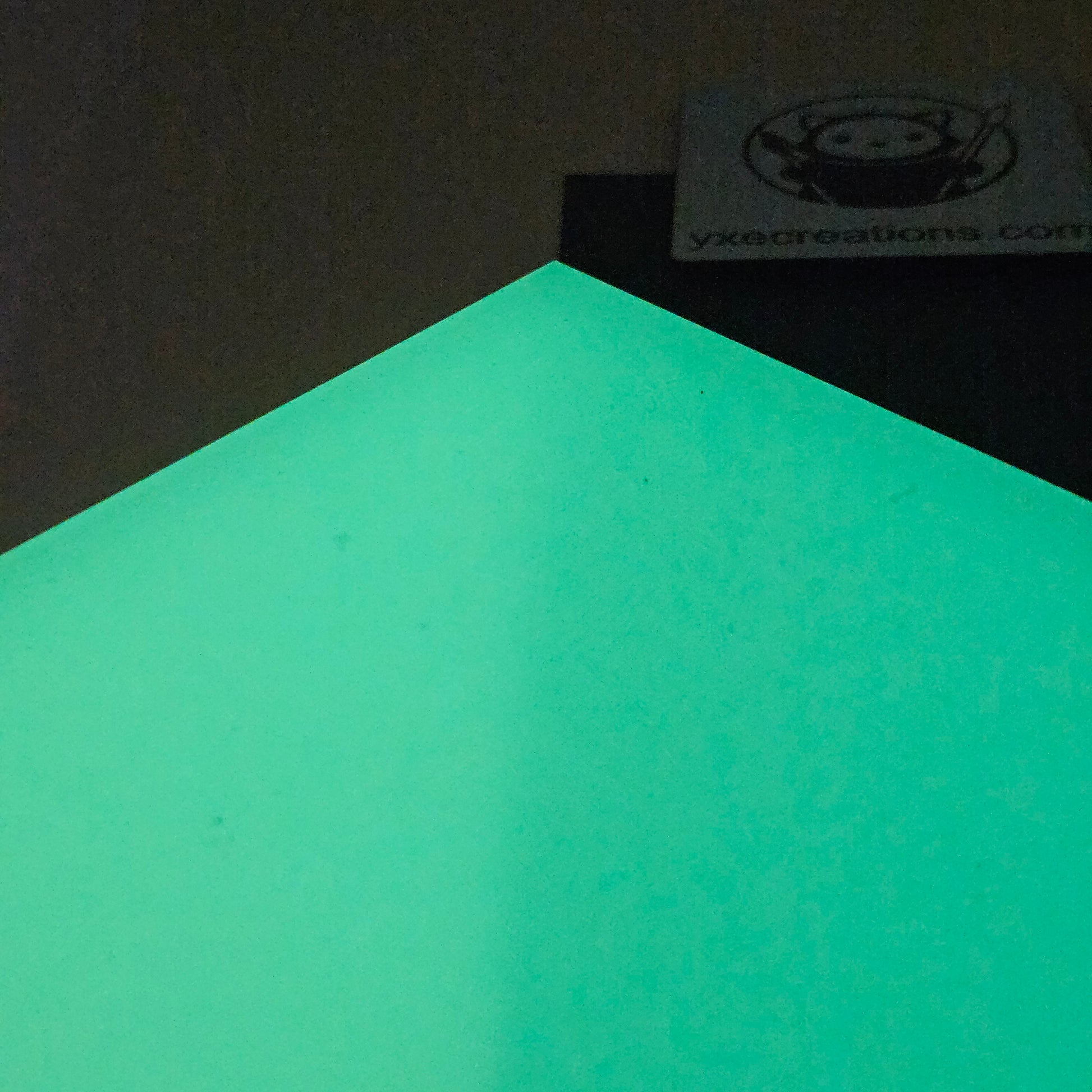 Glow in the Dark Acrylic Sheet - Off-white Corner Glowing